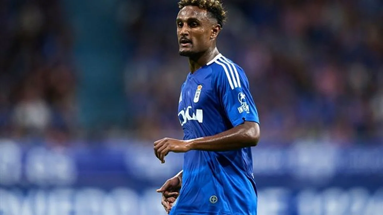 التوأم حسام حسن يرحبان بنجم الدوري الإسباني في معسكر منتخب مصر الجديد